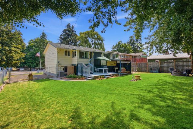 415 N Silver Lake Ave, Medical Lake, WA 99022