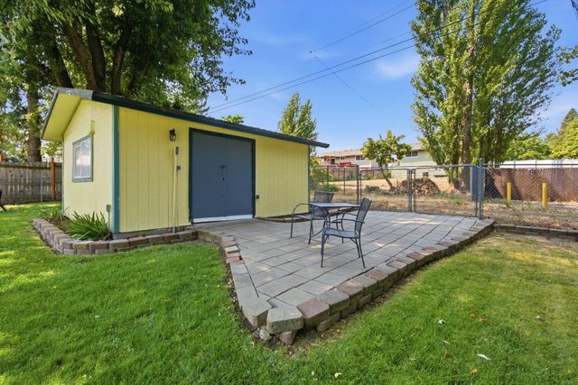 415 N Silver Lake Ave, Medical Lake, WA 99022
