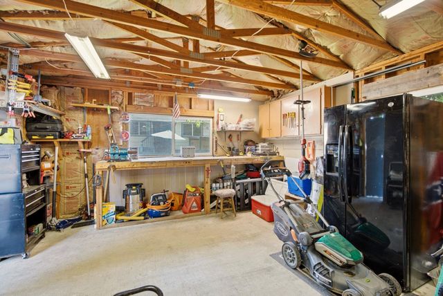 415 N Silver Lake Ave, Medical Lake, WA 99022
