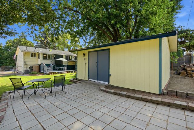 415 N Silver Lake Ave, Medical Lake, WA 99022