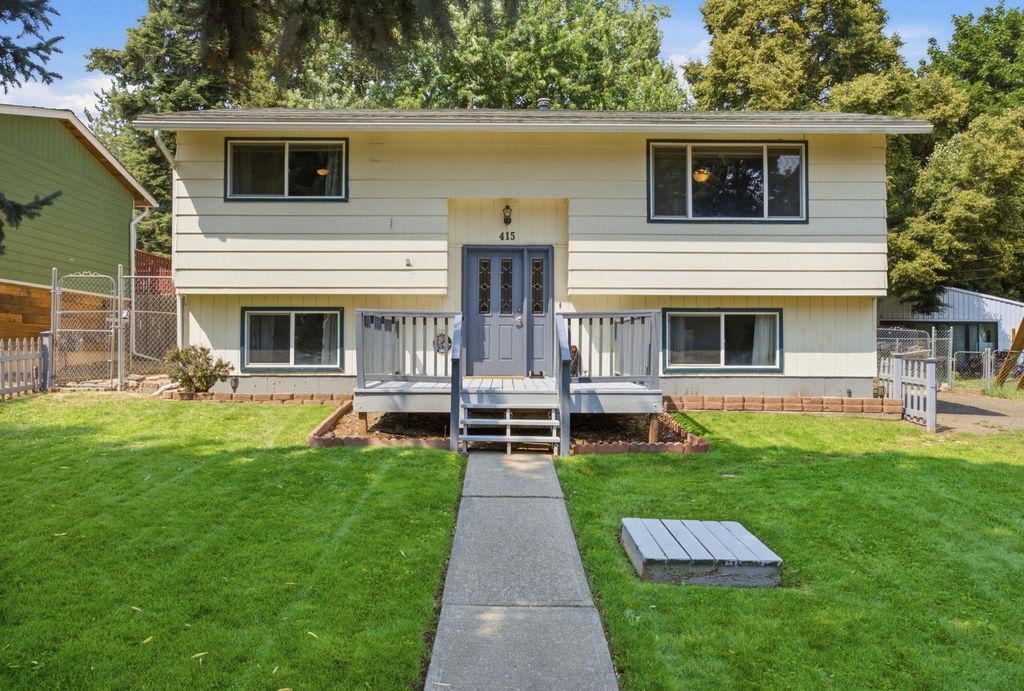 415 N Silver Lake Ave, Medical Lake, WA 99022