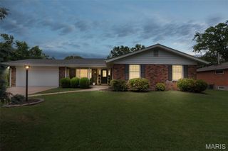 5809 Pebble Oak Drive, St Louis, MO 63128