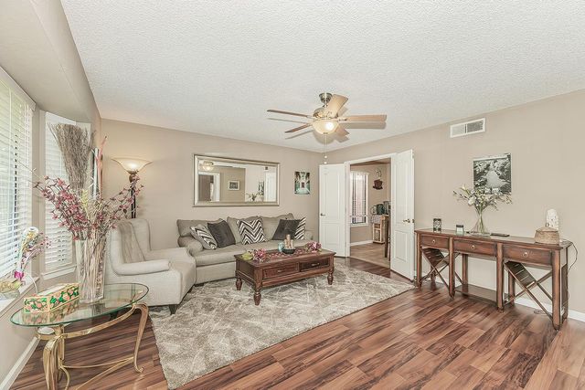 1908 E Niles Avenue, Fresno, CA 93720