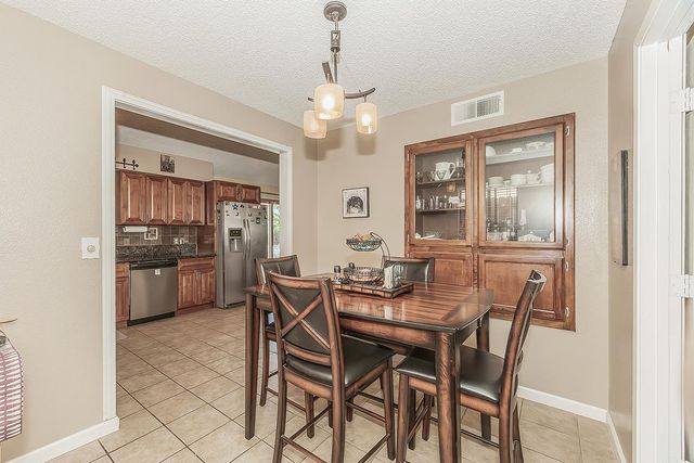 1908 E Niles Avenue, Fresno, CA 93720