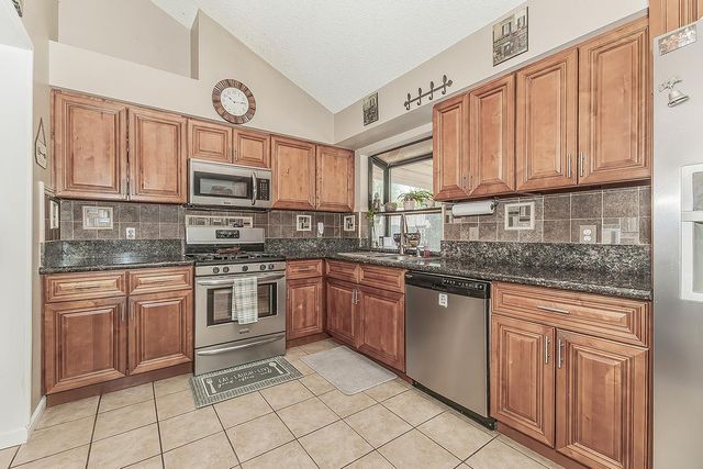 1908 E Niles Avenue, Fresno, CA 93720