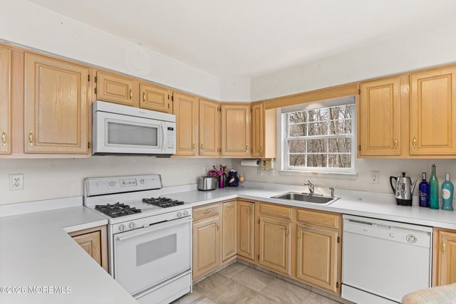 48 Charles Court, Ocean Twp, NJ 07712