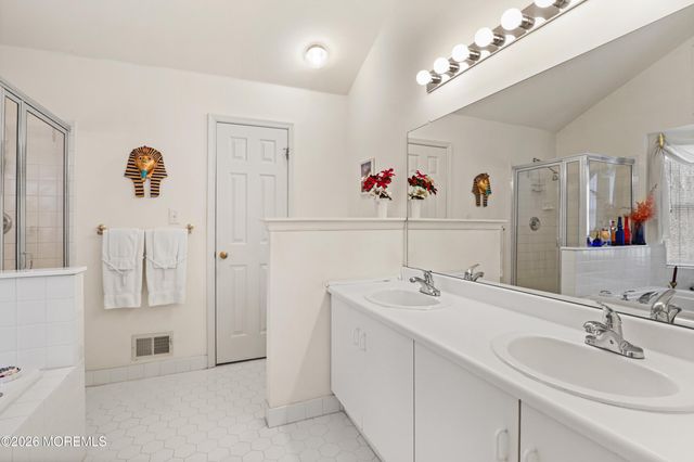 48 Charles Court, Ocean Twp, NJ 07712