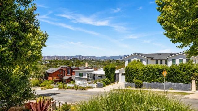 3289 Inglewood Boulevard, Los Angeles, CA 90066