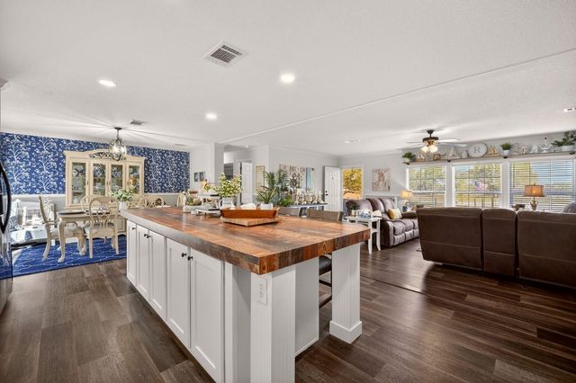 8013 SERGEANT PEPPER DR, Howey In The Hills, FL 34737