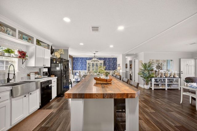 8013 SERGEANT PEPPER DR, Howey In The Hills, FL 34737