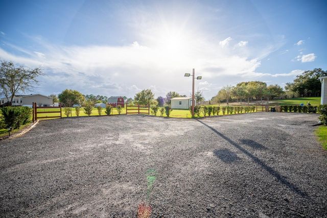 8013 SERGEANT PEPPER DR, Howey In The Hills, FL 34737