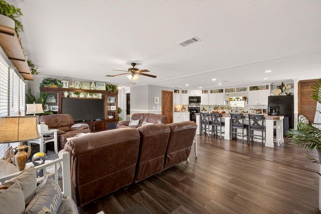 8013 SERGEANT PEPPER DR, Howey In The Hills, FL 34737