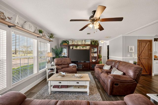 8013 SERGEANT PEPPER DR, Howey In The Hills, FL 34737