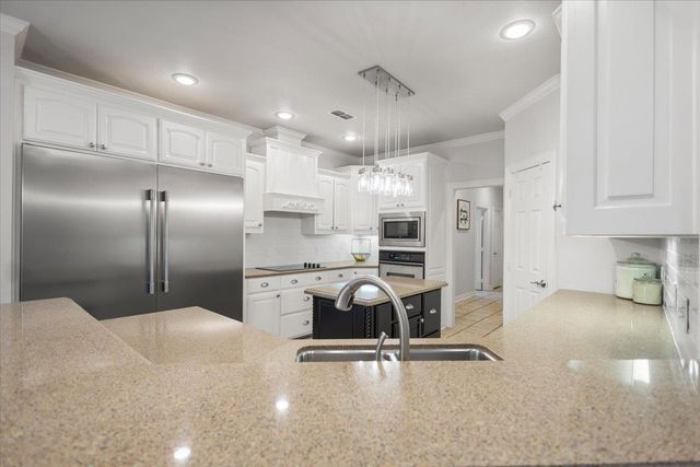 305 Bridgers Hill Rd, Longview, TX 75604