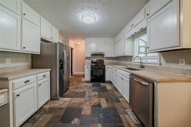 228 Amour SW Way, Lilburn, GA 30047