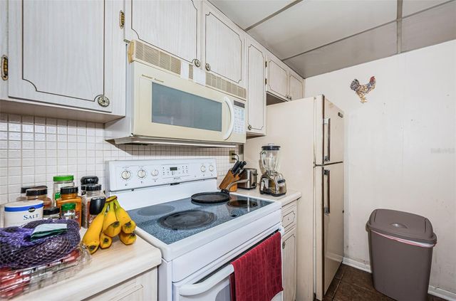 2001 GREENBRIAR BOULEVARD 6, Clearwater, FL 33763