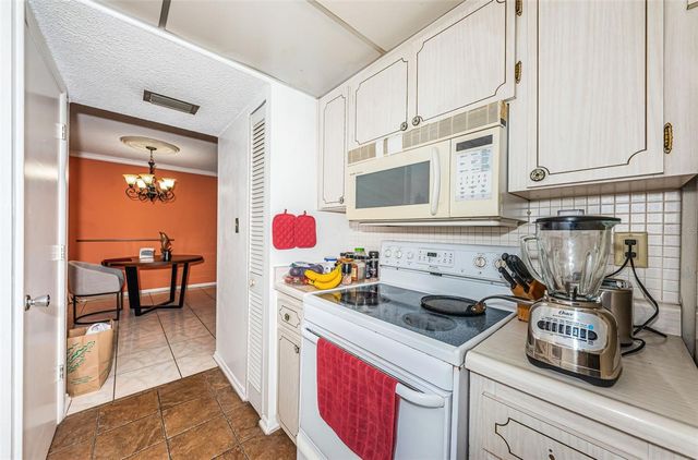 2001 GREENBRIAR BOULEVARD 6, Clearwater, FL 33763