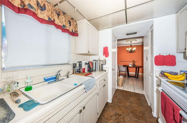 2001 GREENBRIAR BOULEVARD 6, Clearwater, FL 33763