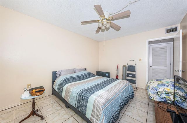 2001 GREENBRIAR BOULEVARD 6, Clearwater, FL 33763