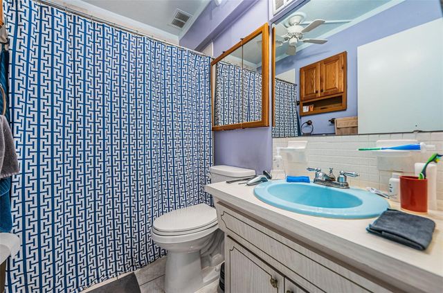 2001 GREENBRIAR BOULEVARD 6, Clearwater, FL 33763