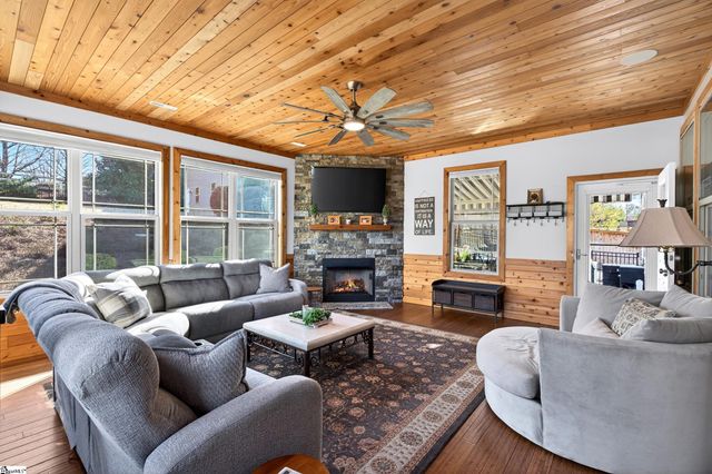 218 Willowgreen Way, Greer, SC 29651