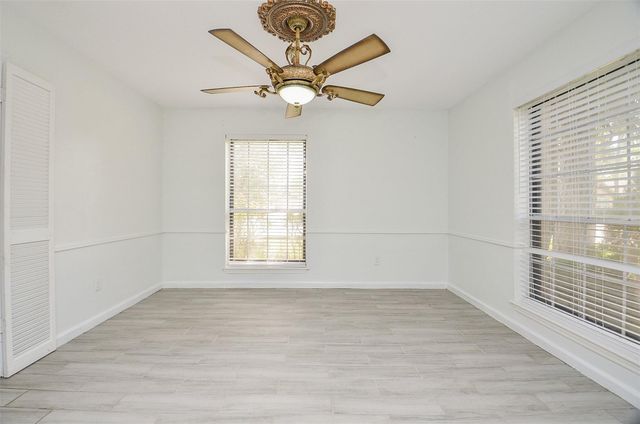 2711 Williamsburg Drive, Dickinson, TX 77539