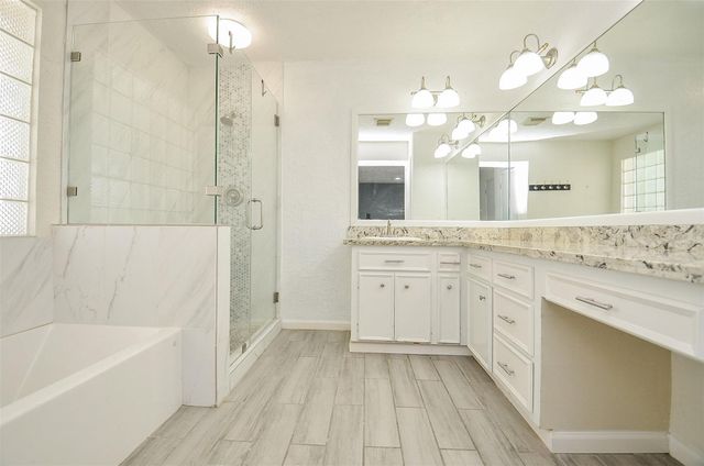 2711 Williamsburg Drive, Dickinson, TX 77539