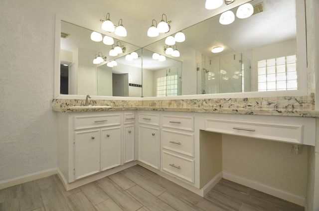 2711 Williamsburg Drive, Dickinson, TX 77539