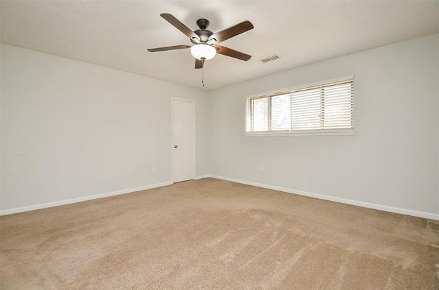 2711 Williamsburg Drive, Dickinson, TX 77539