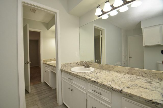 2711 Williamsburg Drive, Dickinson, TX 77539