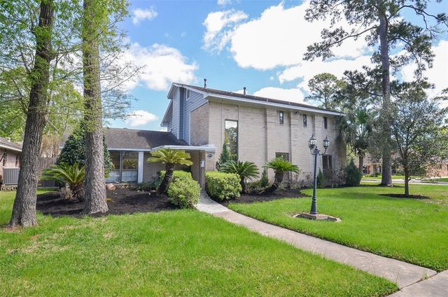 2711 Williamsburg Drive, Dickinson, TX 77539