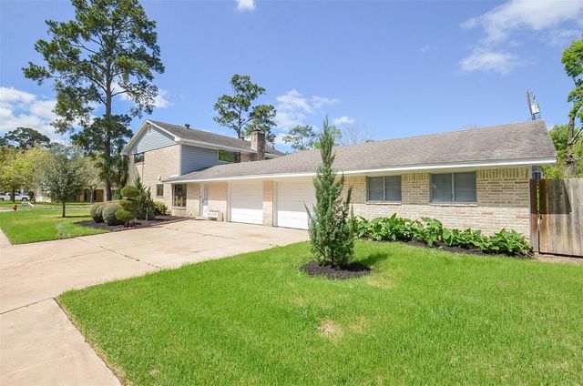 2711 Williamsburg Drive, Dickinson, TX 77539