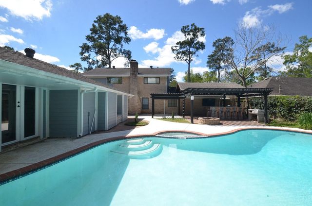 2711 Williamsburg Drive, Dickinson, TX 77539