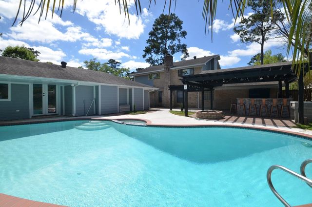 2711 Williamsburg Drive, Dickinson, TX 77539