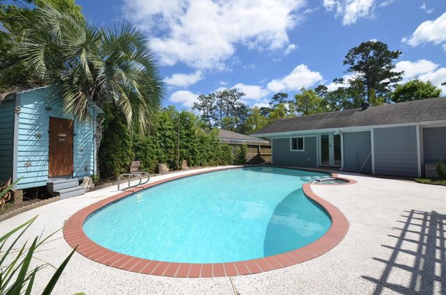 2711 Williamsburg Drive, Dickinson, TX 77539