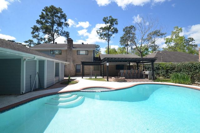 2711 Williamsburg Drive, Dickinson, TX 77539