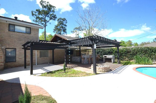 2711 Williamsburg Drive, Dickinson, TX 77539