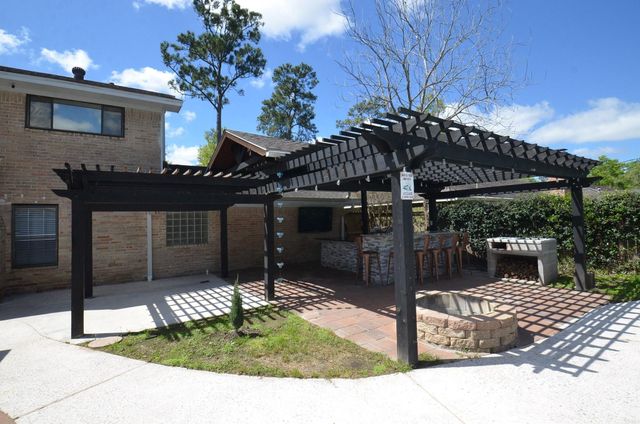 2711 Williamsburg Drive, Dickinson, TX 77539