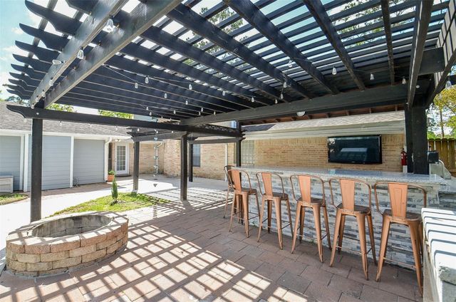 2711 Williamsburg Drive, Dickinson, TX 77539