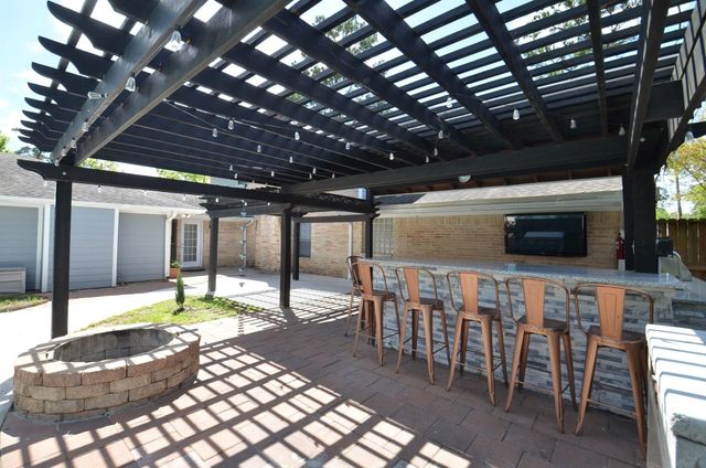 2711 Williamsburg Drive, Dickinson, TX 77539