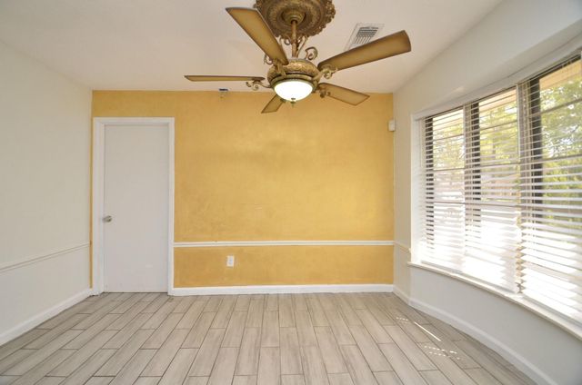 2711 Williamsburg Drive, Dickinson, TX 77539