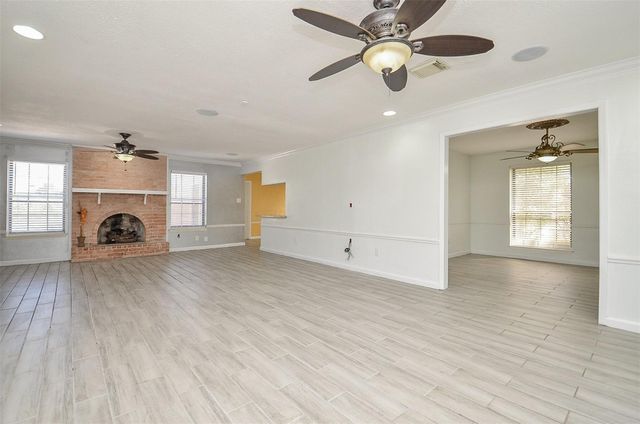 2711 Williamsburg Drive, Dickinson, TX 77539