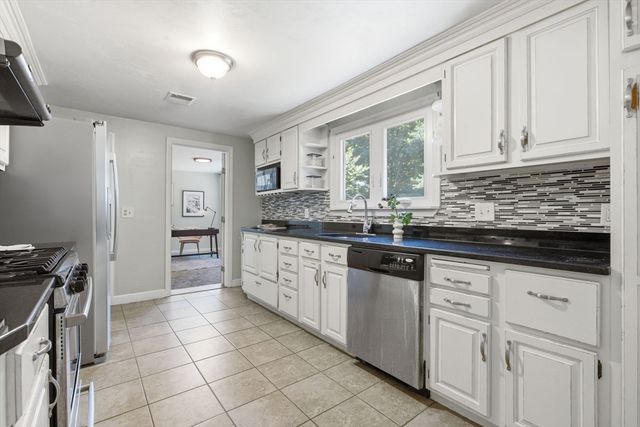 34 Drinkwater Ave, Braintree, MA 02184