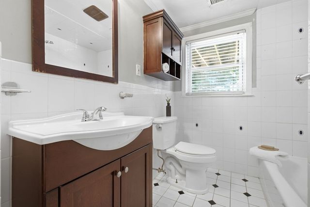 34 Drinkwater Ave, Braintree, MA 02184