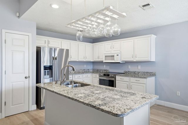 1939 Melissa Oaks Dr, Gulf Breeze, FL 32563