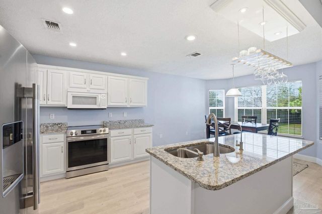 1939 Melissa Oaks Dr, Gulf Breeze, FL 32563