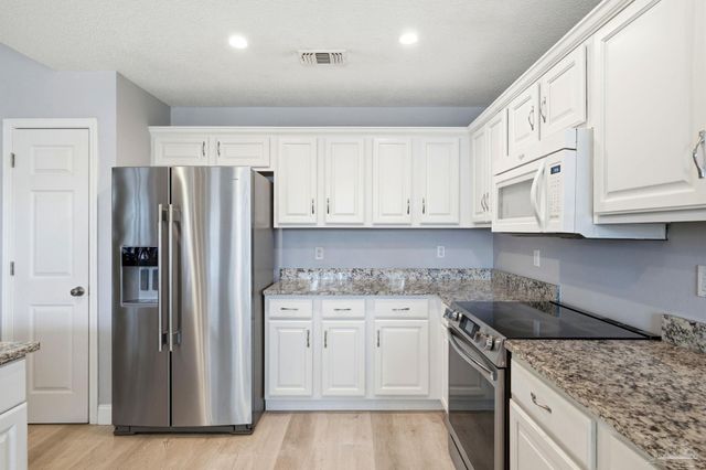 1939 Melissa Oaks Dr, Gulf Breeze, FL 32563