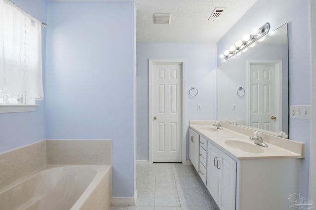 1939 Melissa Oaks Dr, Gulf Breeze, FL 32563