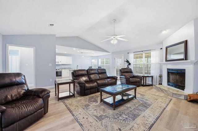 1939 Melissa Oaks Dr, Gulf Breeze, FL 32563