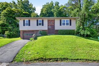 1948 Westbourne Way, Fenton, MO 63026